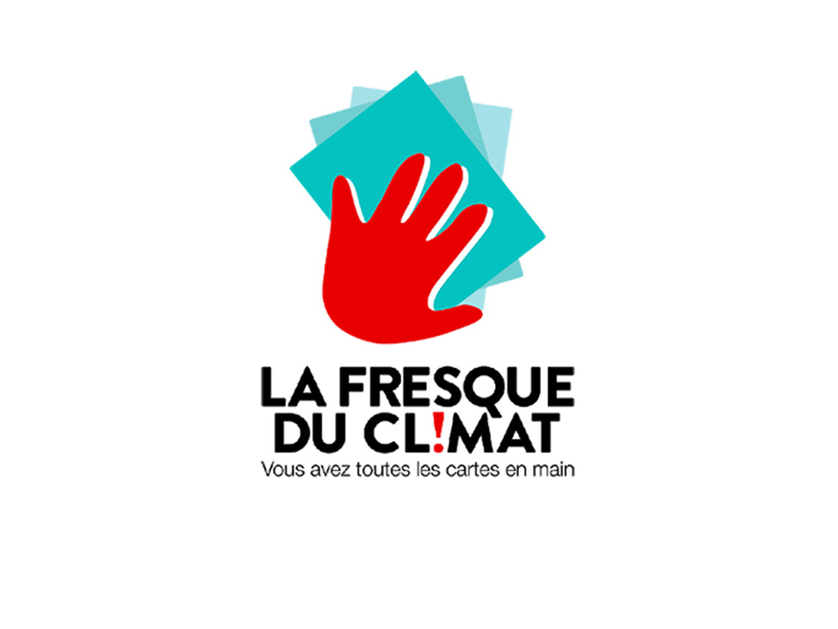 Logo officiel de La Fresque du Climat représentant une main rouge posée sur des cartes bleues avec le slogan 'Vous avez toutes les cartes en main
